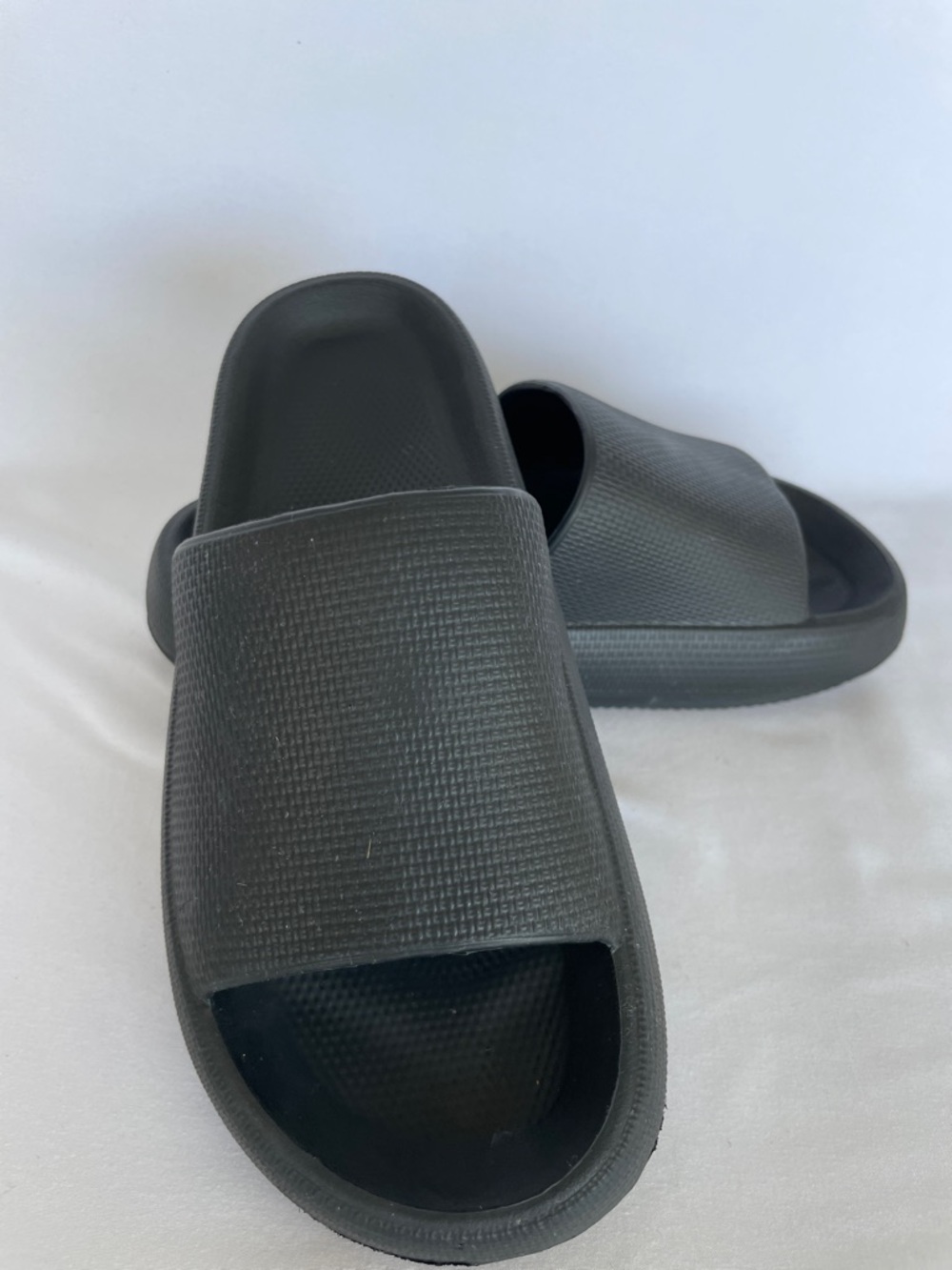 Unisex Black Cushioned Slides Size 40-41 (W8.5-9)